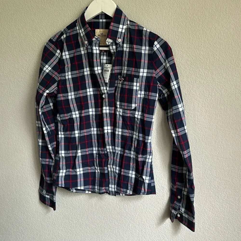 Hollister  NWT plaid button down shirt size Small